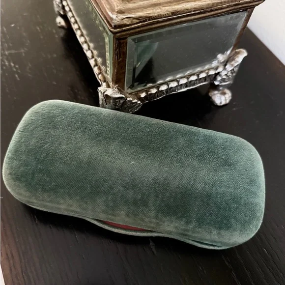 Gucci Velvet Glasses Case in Green and Pink - Picture 2 of 3